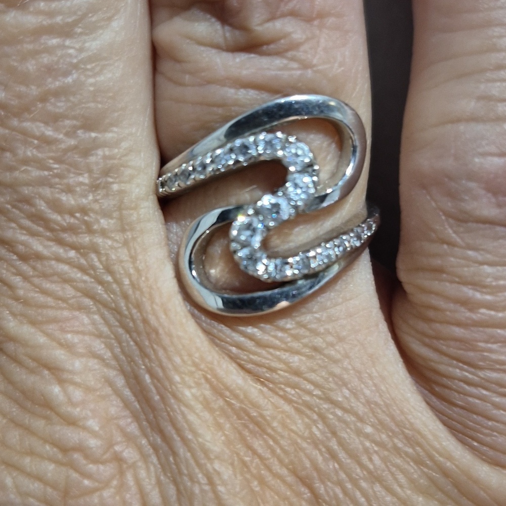 VINTAGE STERLING SILVER SWIRLY RING